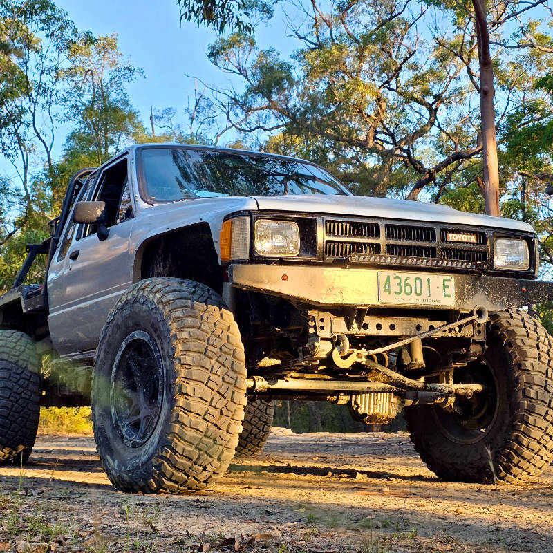 Hilux YN67 custom rear tray, Sherpa winch mount and ARB dual compressor setup